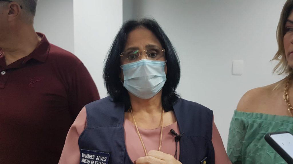 Em entrevista exclusiva, ministra Damares fala sobre família, igreja e direitos das mulheres