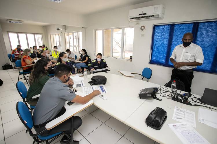 Portos do Paraná promove capacitação sobre emergências ambientais Imagem referente a Portos do Paraná promove capacitação sobre emergências ambientais
