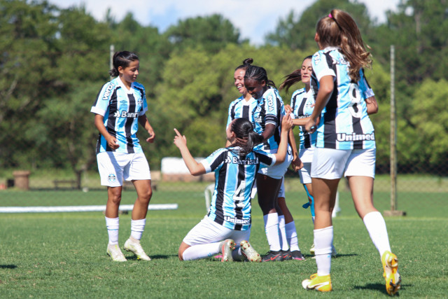 Gurias Gremistas goleiam o Guarany de Bagé na estreia no Estadual Sub-17