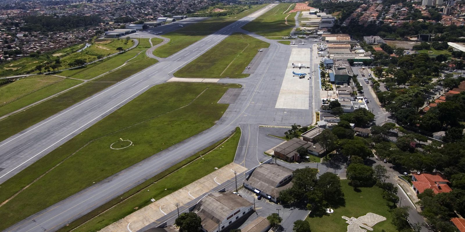 Imagem referente a Trabalhadores do setor aéreo cancelam greve programada para dia 29
