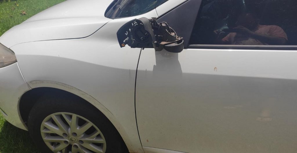 Internauta tenta localizar motorista de Jetta que bateu contra Fluence