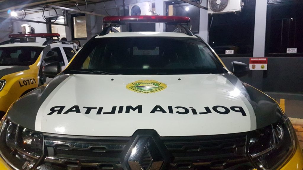 Homem de 64 anos é preso acusado de agredir a filha de 48