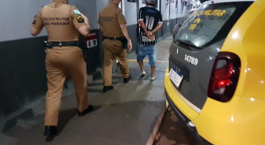 Homem é detido pela PM no Bairro Interlagos