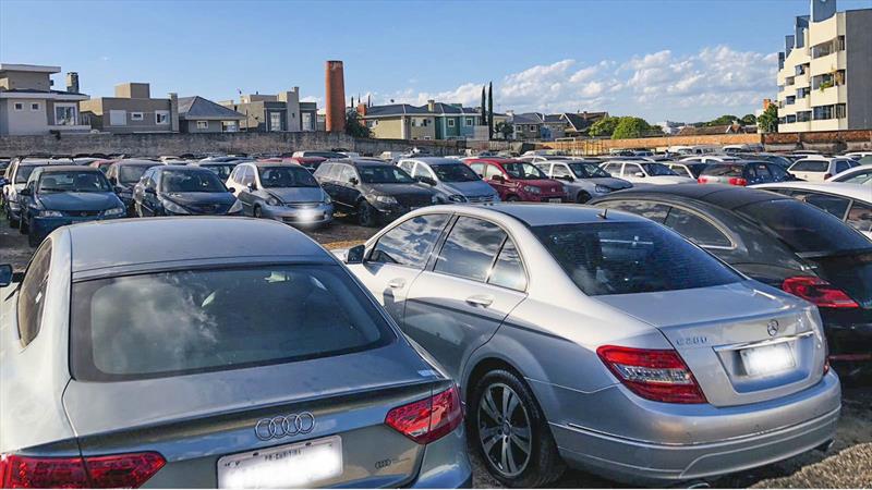 Leilão da Setran reúne 218 veículos com lances iniciais de R$ 800 a R$ 4 mil Imagem referente a Leilão da Setran reúne 218 veículos com lances iniciais de R$ 800 a R$ 4 mil