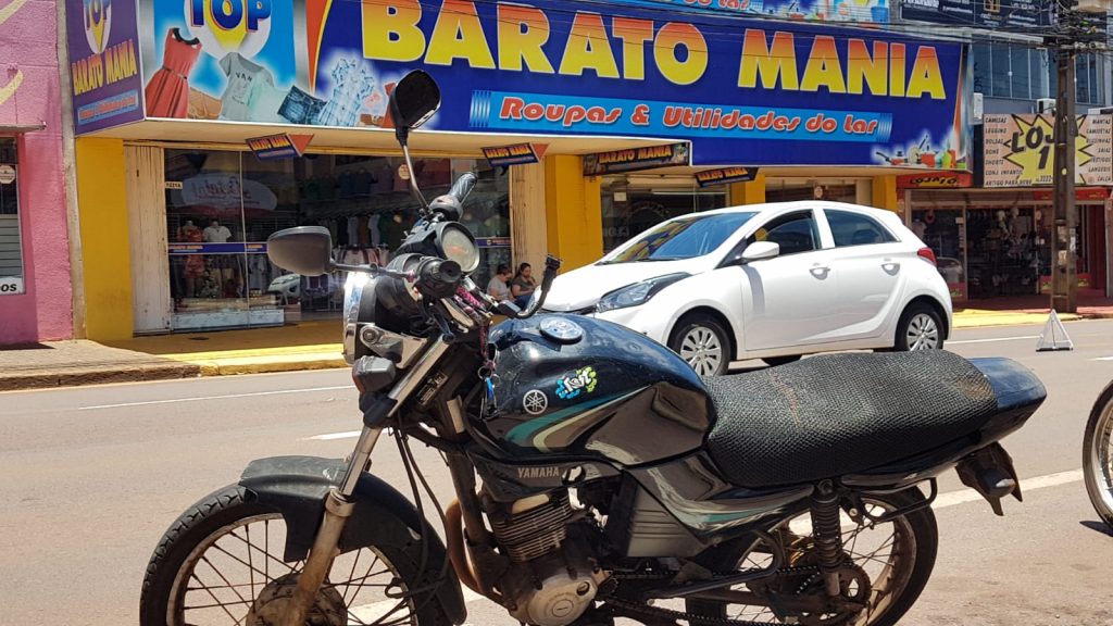 Três veículos se envolvem em acidente na Rua Rio Grande do Sul, no Centro de Cascavel