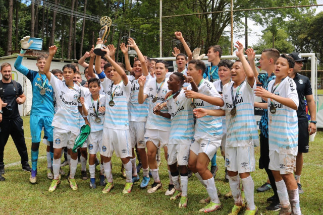 Escola do Grêmio conquista quatro títulos gaúchos no final de semana
