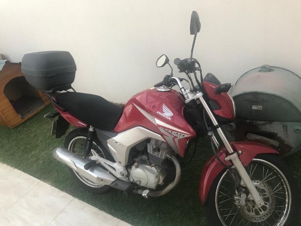 Moto CG vermelha placa AYO 7F31 foi furtada no Centro