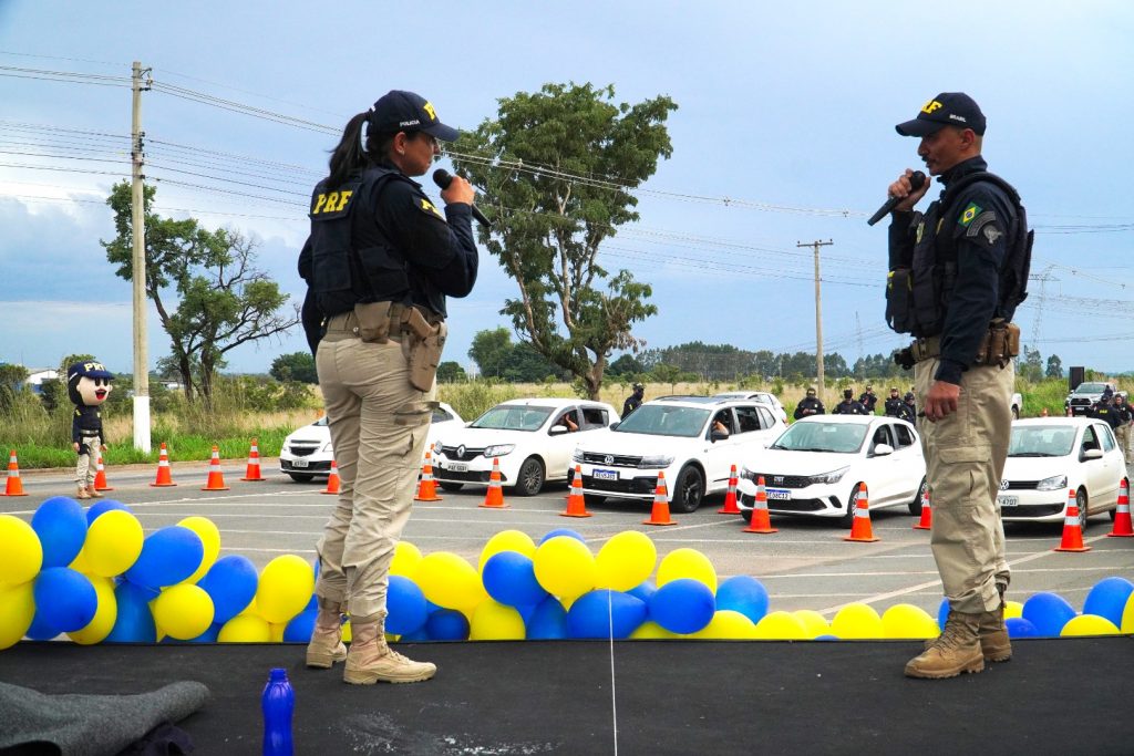 PRF realiza comando educativo Cine Drive In