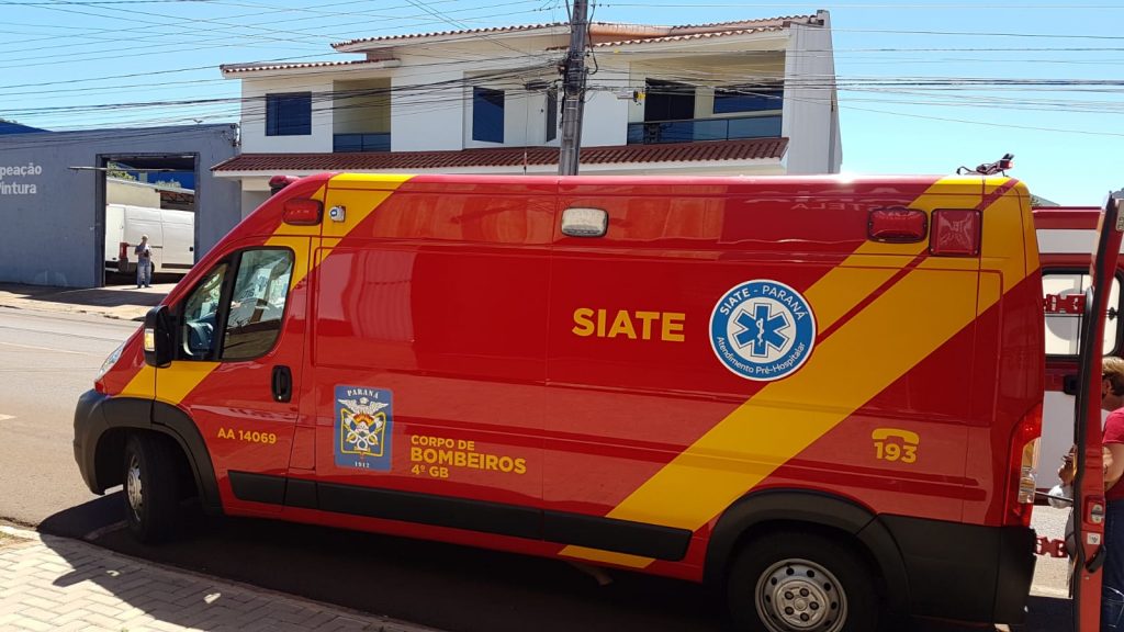 Idosa de 90 anos fica ferida ao sofrer queda na Rua Jorge Lacerda