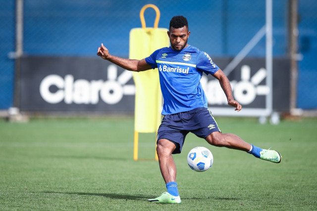 Técnico Vagner Mancini comanda treino tático na penúltima atividade antes de encarar o São Paulo