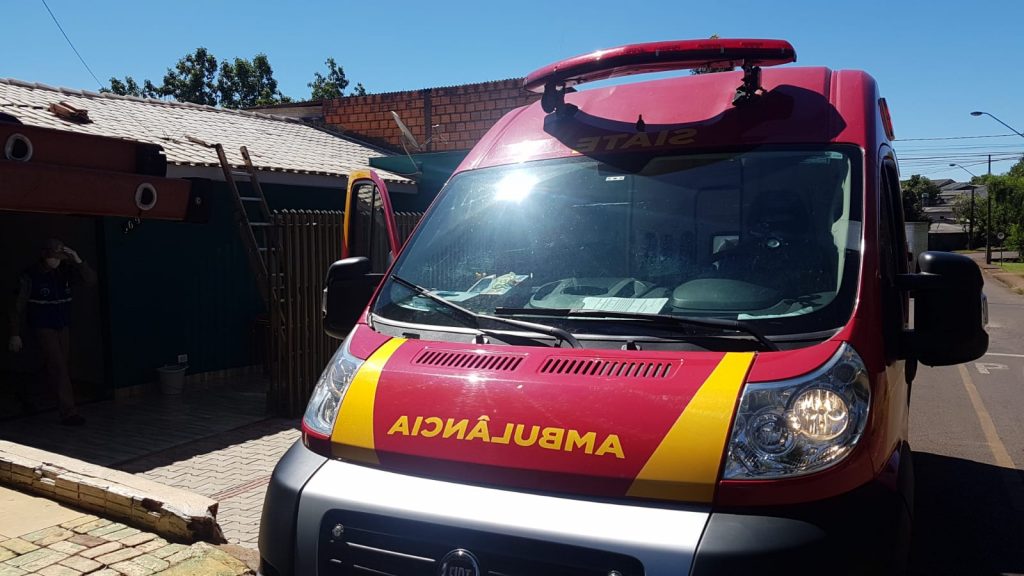 Durante manutenção na fiação de uma residência, homem cai de cima do forro no Pq. São Paulo