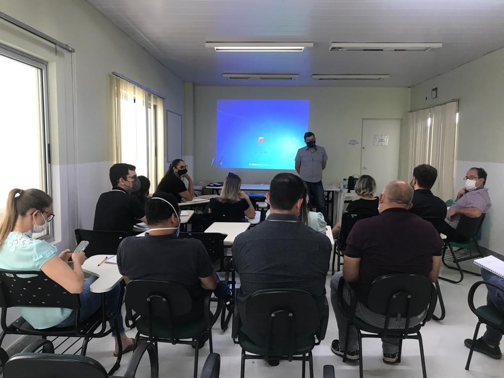 Equipe de Licitação do Hospital Municipal recebe capacitação sobre o Sistema de Informações Digitais
