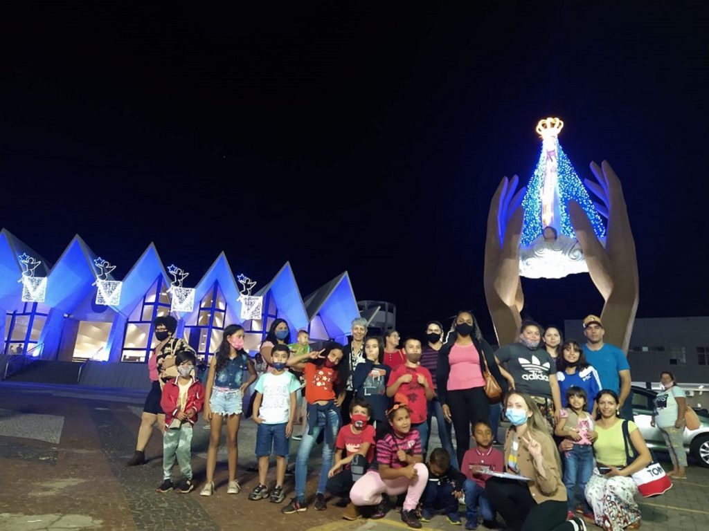 Linha Natal da Vida disponibiliza ônibus para passeio noturno