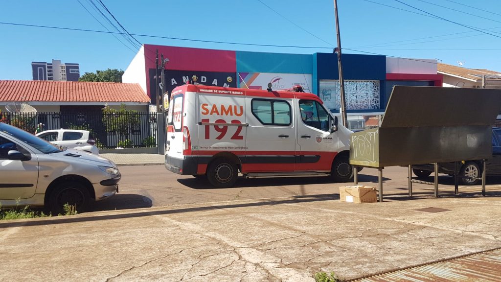 Mulher é atendida pelo Samu após suspeita covid