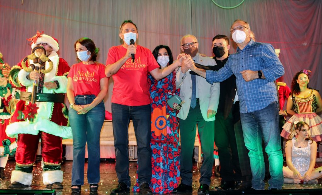 Abertura do Natal de Águas e Luzes lota a Praça da Paz e encanta o público