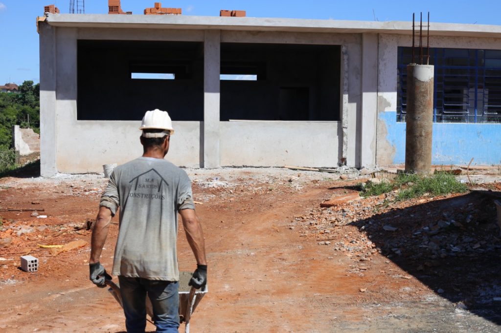 Obras de reforma e ampliação da Escola Duque de Caxias ultrapassam 50% de execução