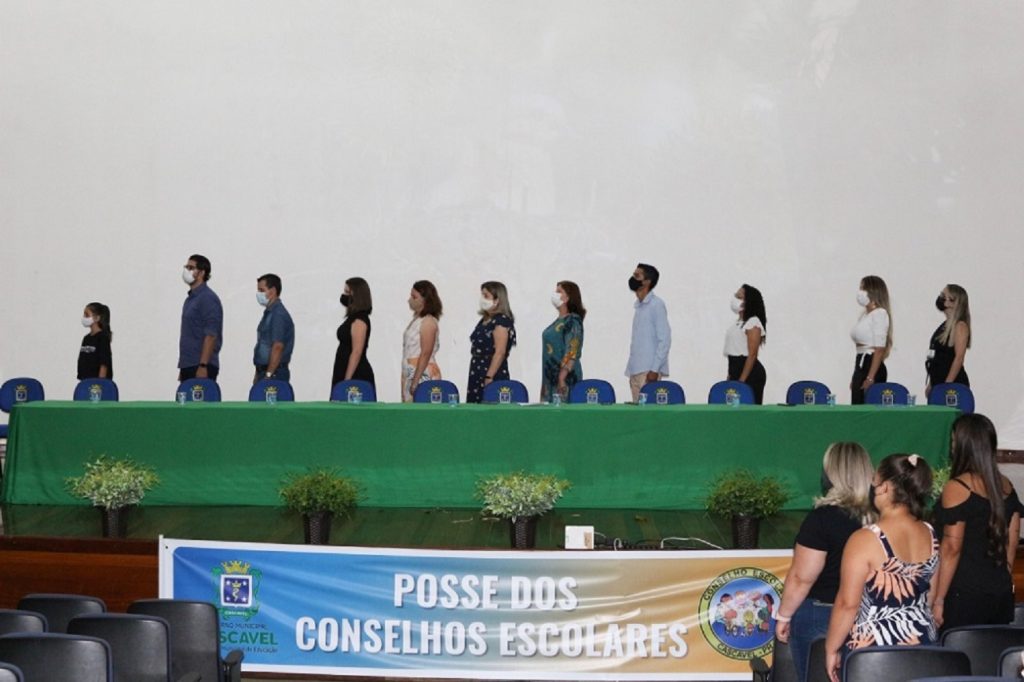 Cascavel empossa novos conselheiros escolares