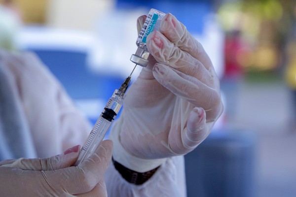 Vacinação terá sequência amanhã com aplicação de 1ª, 2ª e 3ª doses