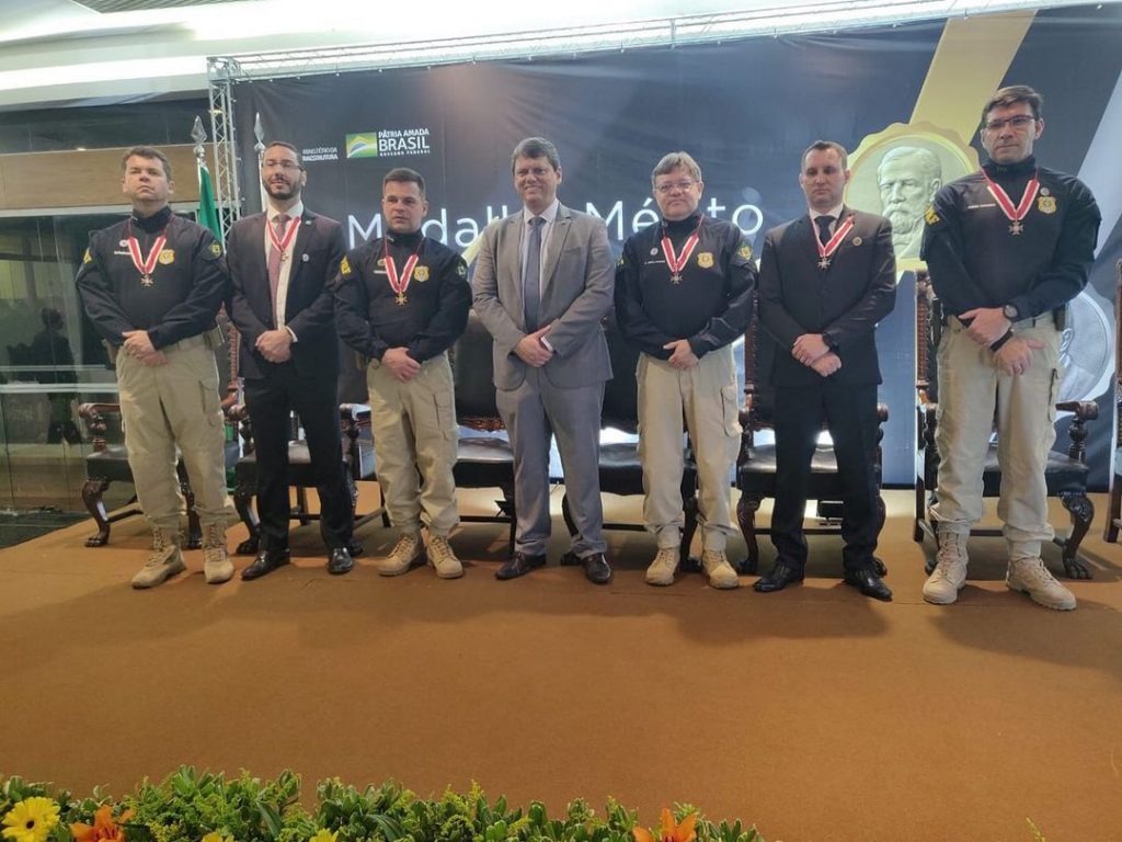 Diretor-Geral e gestores da PRF recebem homenagem do Ministério da Infraestrutura