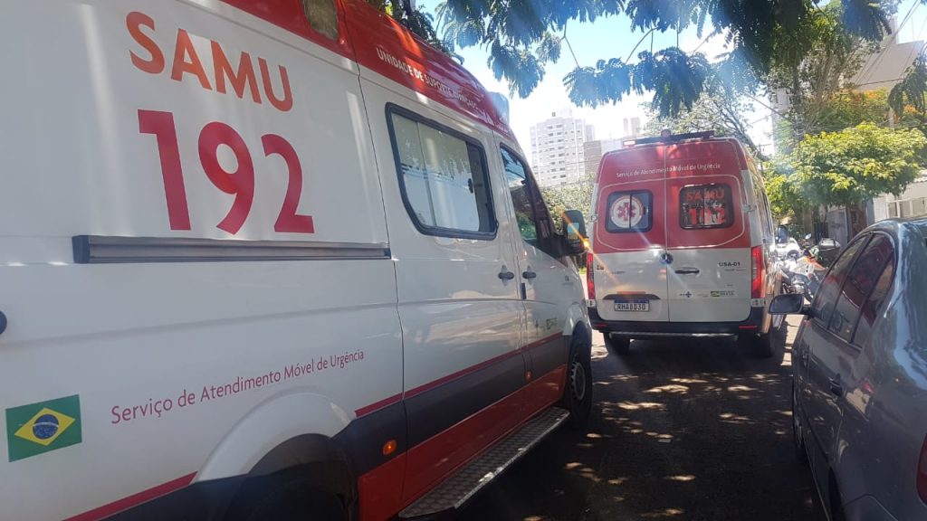 Diversas equipes e socorristas do Samu prestam atendimentos a criança de 2 anos que se engasgou