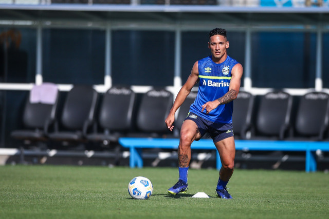 Após vitória, Grêmio se reapresenta para treino visando o Corinthians