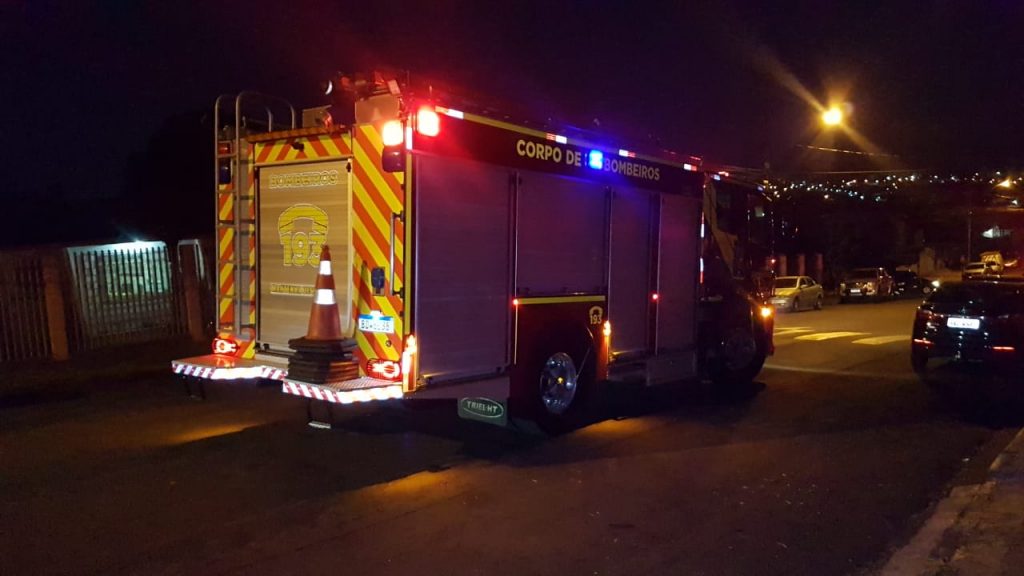 Incêndio em vegetação mobiliza Corpo de Bombeiros no Centro de Cascavel