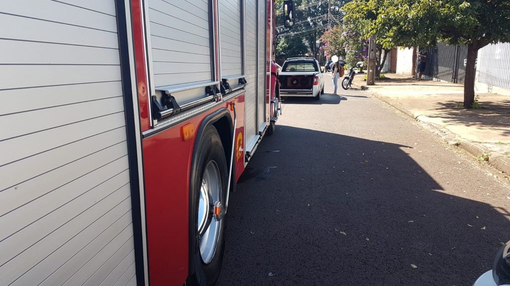 Fiação elétrica de carro pega fogo e Corpo de Bombeiros é acionado ao São Cristóvão