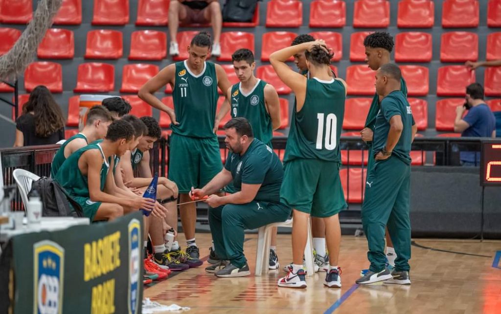 Sub-16 bate São José e está na semifinal do Brasileiro de Basquete
