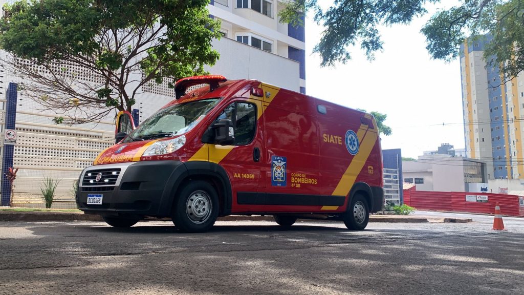 Homem de 55 anos sofre queda e fica ferido na Rua Pernambuco