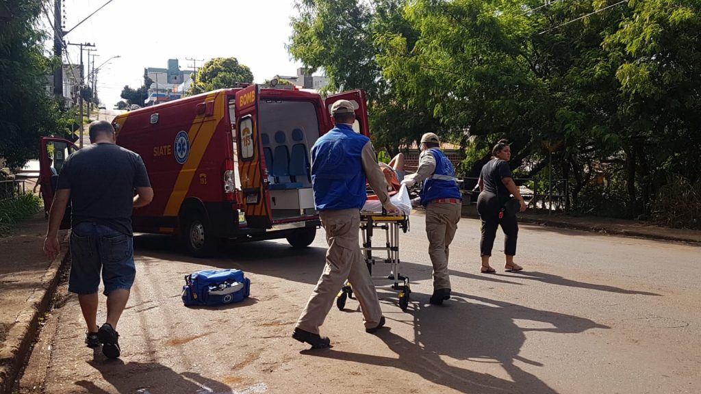 Homem de 51 anos fica ferido após cair de bicicleta na Rua Manaus, em Cascavel