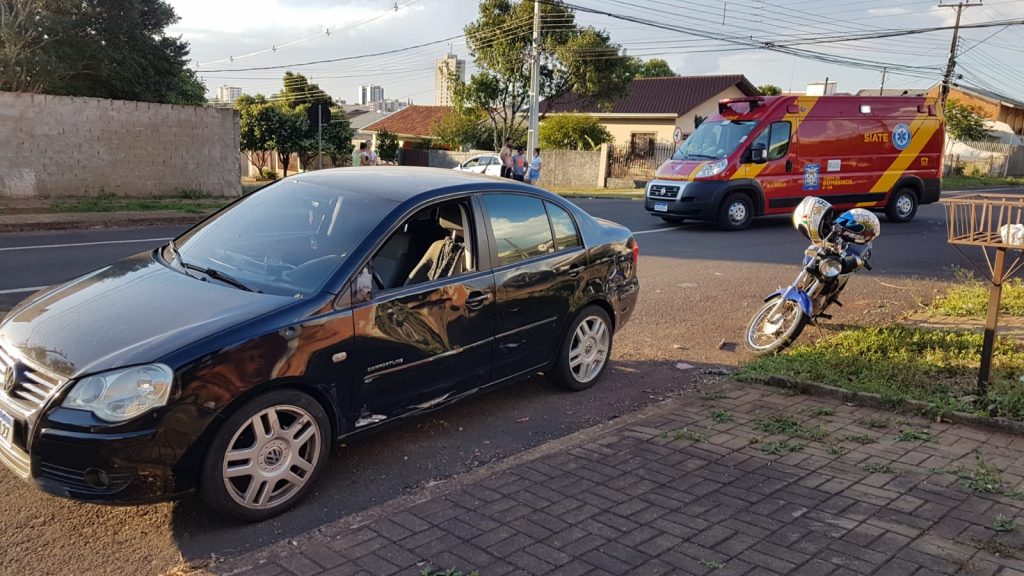 Colisão entre carro e moto deixa homem e mulher feridos no Bairro Parque São Paulo
