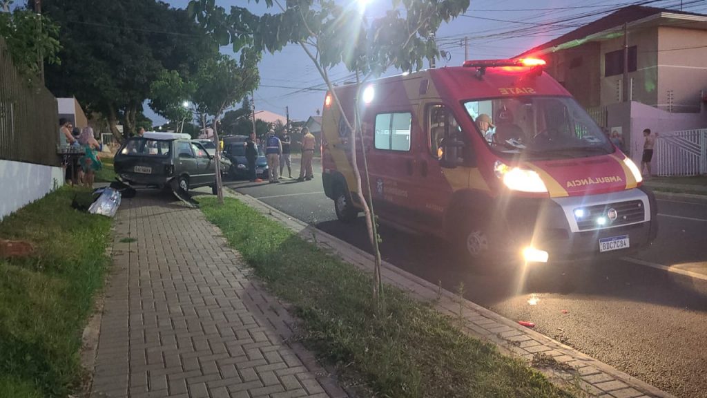Colisão de trânsito envolvendo três carros mobiliza Siate e PM ao Bairro Aclimação