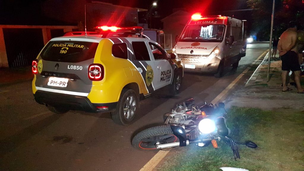 Ladrões abandonam moto furtada e roubam veículo Onix, na Neva; vítima do assalto foi atingida pelo carro