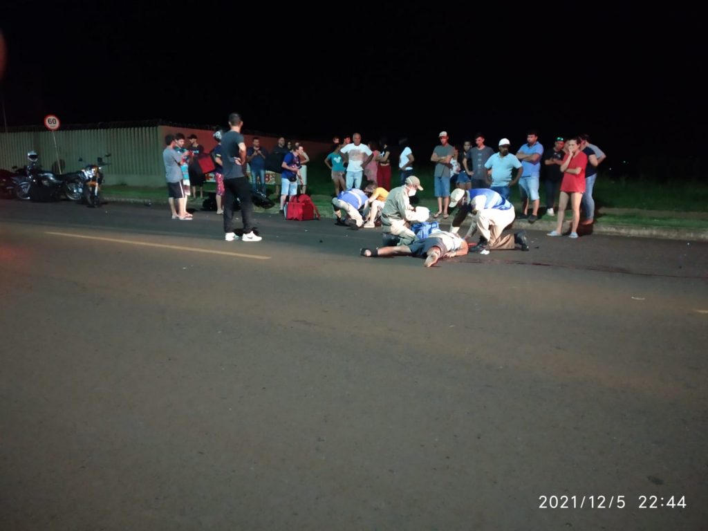 Grave atropelamento por moto deixa dois homens feridos na Av. das Pombas, no Bairro Floresta