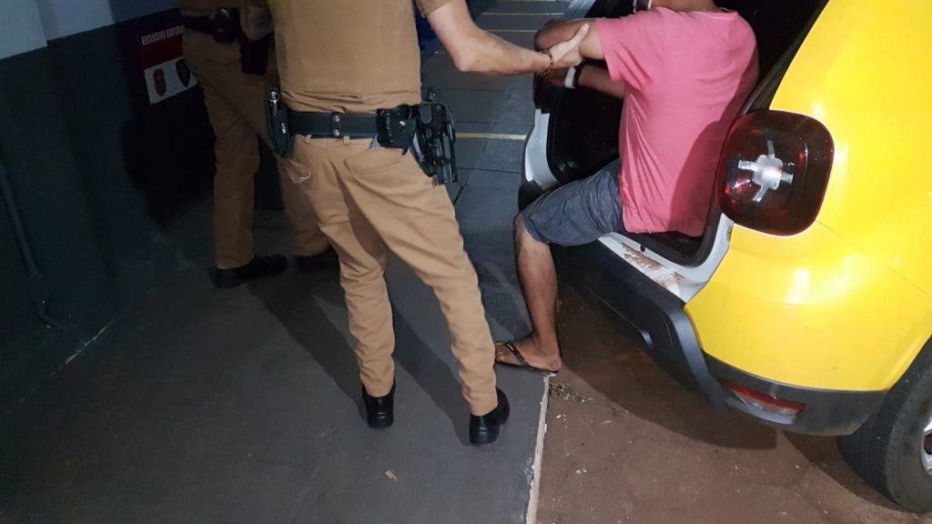 Cavalo louco: acusado de tentar tomar celular de vítima é alcançado e agredido por populares no Parque dos Ipês