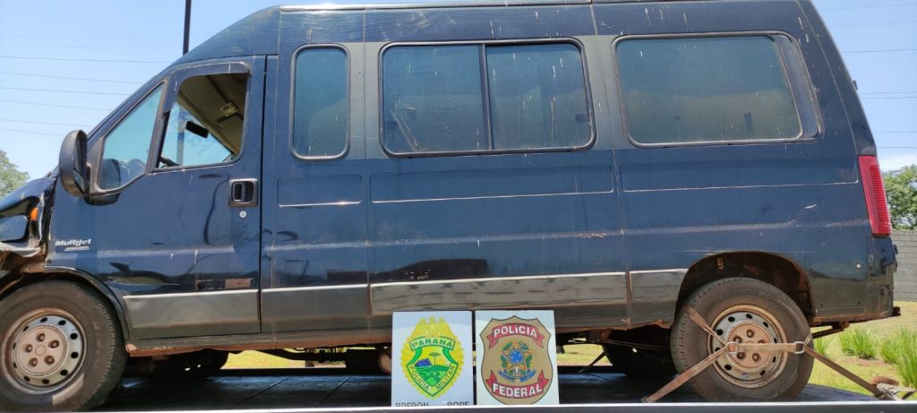 PF e BPFron apreendem van carregada com ilícitos diversos no Paraná