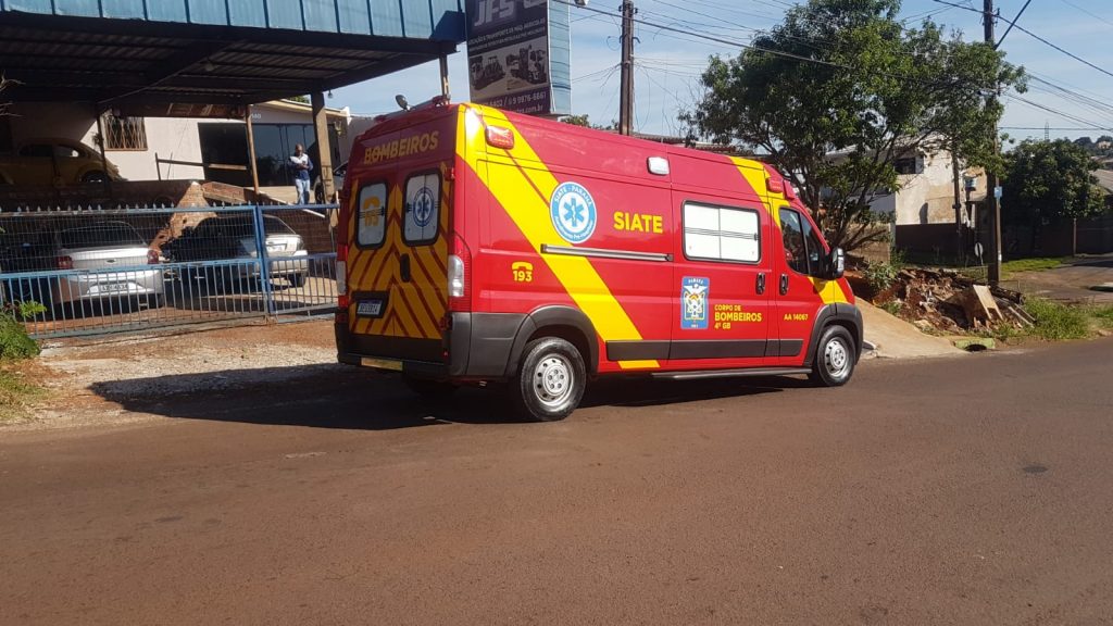 Homem de 44 anos fica ferido ao cair de moto na Av. Corbélia, em Cascavel