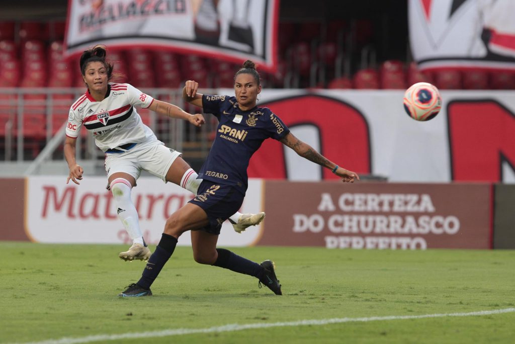 Micaelly comemora gol na primeira partida e projeta jogo decisivo