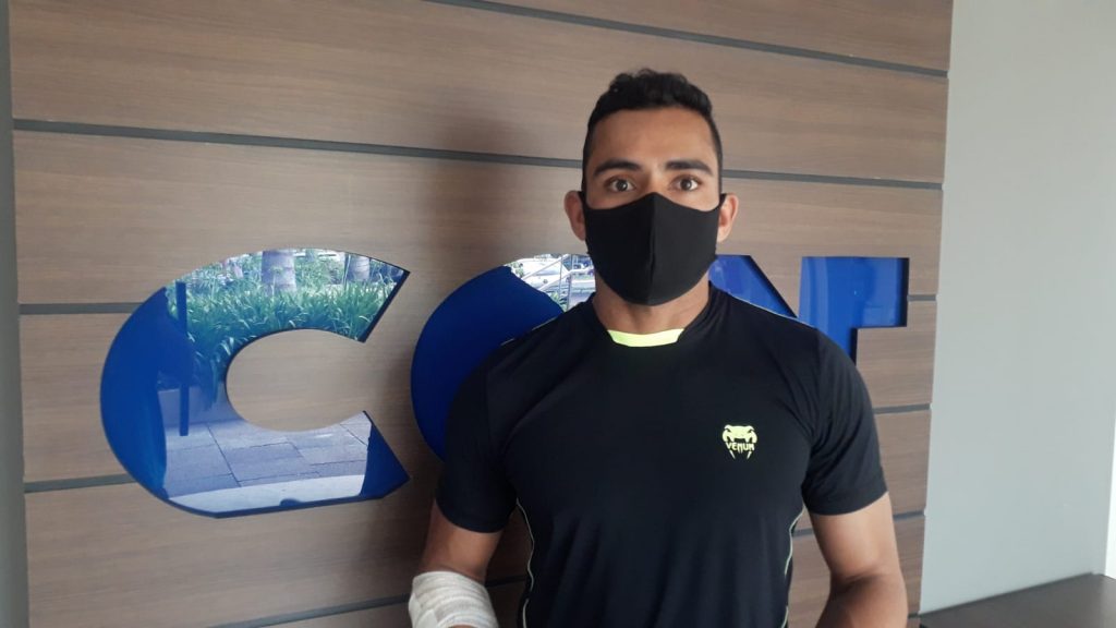 Rapaz tenta resgatar moto com documento em dia que foi apreendida em acidente de trânsito