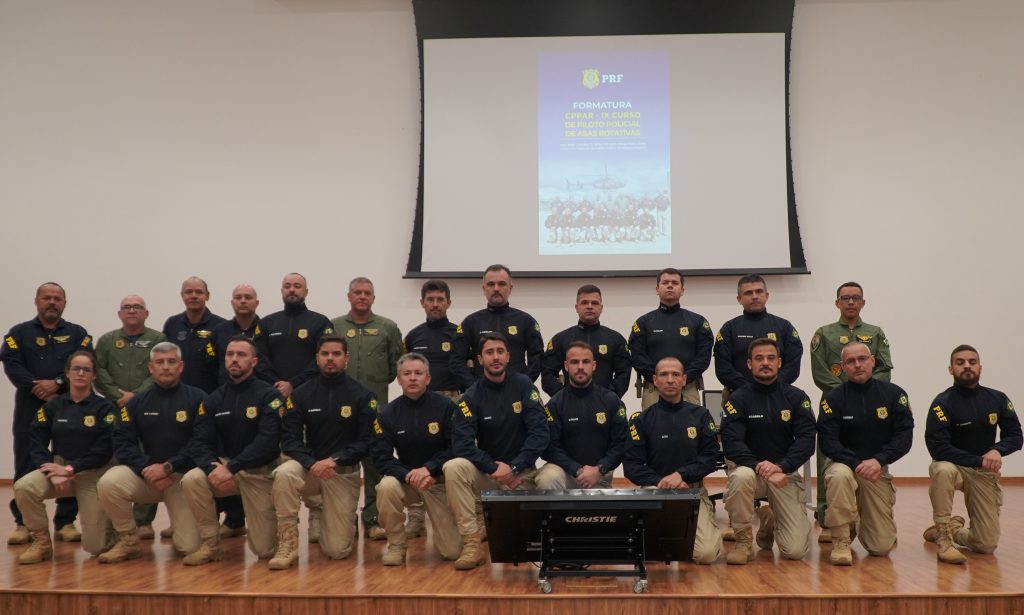 PRF forma pilotos de helicóptero