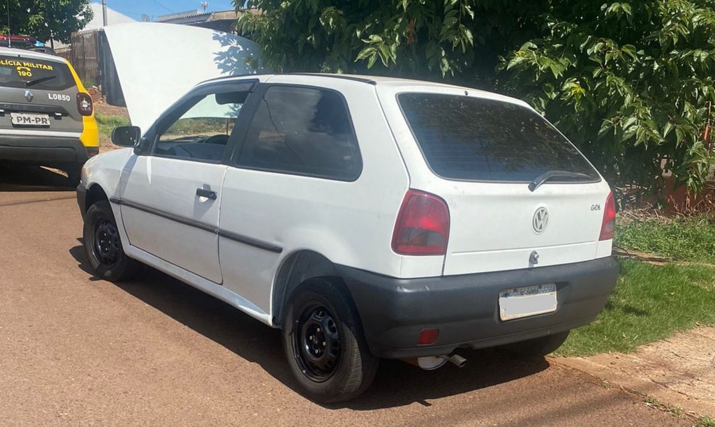Veículo Gol furtado é localizado pela PM no Bairro Floresta
