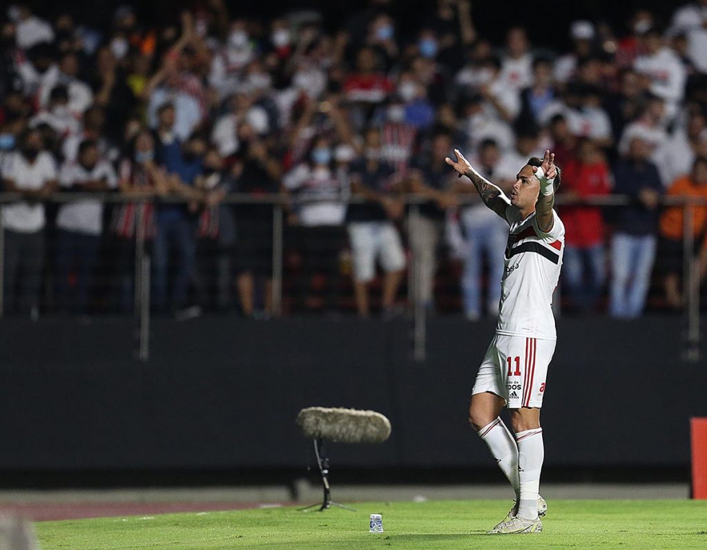 Luciano celebra primeiro gol diante da torcida tricolor