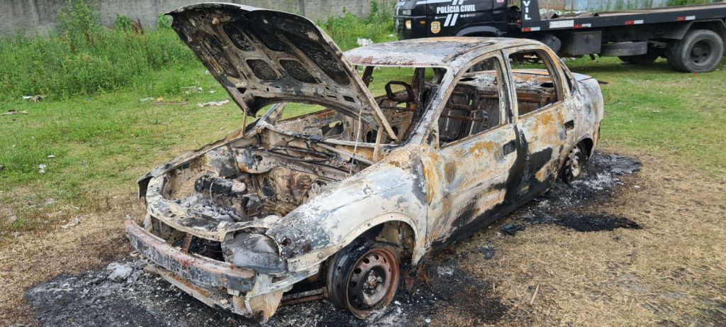 Polícia Civil localiza carro queimado em São José após denúncias