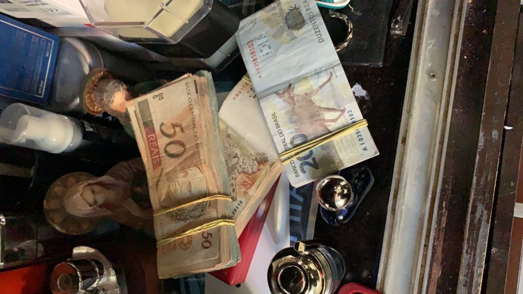 PF desarticula grupo criminoso que atuava em contrabando de cigarros em larga escala