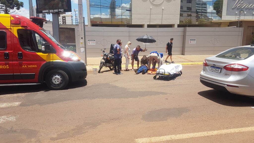 Homem de 38 anos fica ferido em acidente de trânsito na Rua São Paulo, em Cascavel