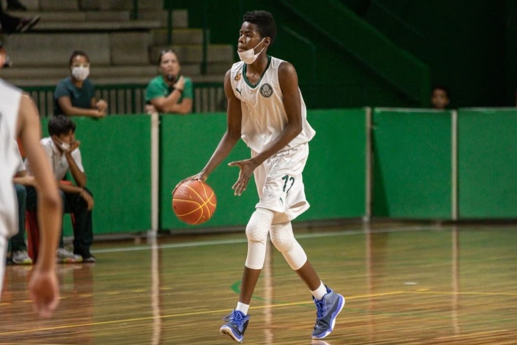 Sub-14 estreia com vitória diante do Pinheiros na fase final do Brasileiro de Basquete