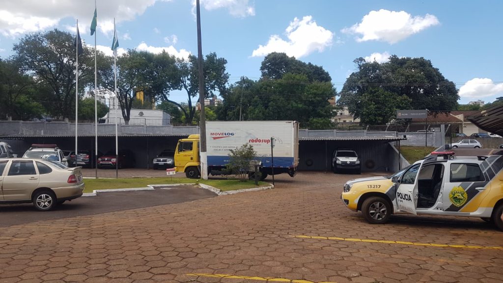 Caminhão furtado é recuperado em Cascavel