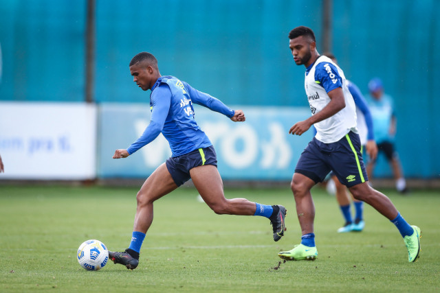 Treinos técnicos e táticos marcam tarde de atividades do Grêmio 