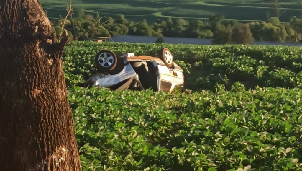 Jovem de 25 anos morre em capotamento de veículo Voyage na PR-574, perto de Cafelândia