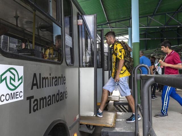 Linhas de ônibus da Grande Curitiba devem ser licitadas no prazo de dois anos